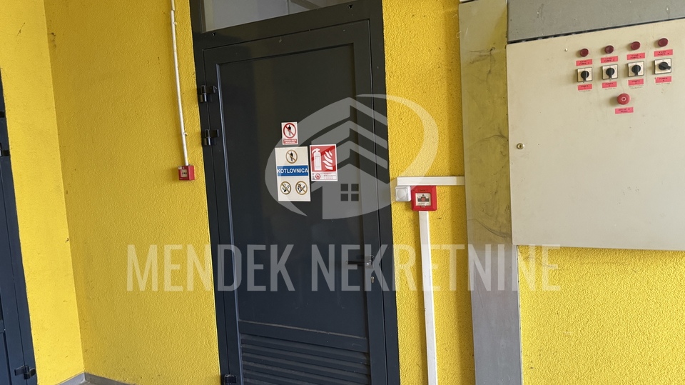 UREDSKO PROIZVODNA HALA  3180m2, Varaždin, Jalkovec