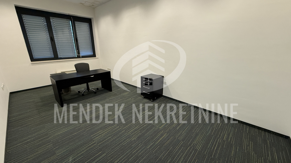 UREDSKO PROIZVODNA HALA  3180m2, Varaždin, Jalkovec