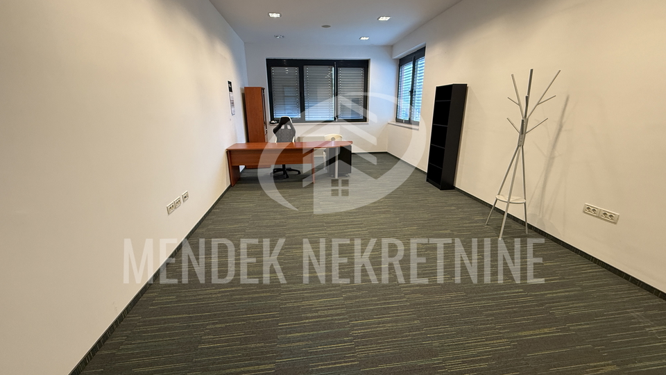 UREDSKO PROIZVODNA HALA  3180m2, Varaždin, Jalkovec