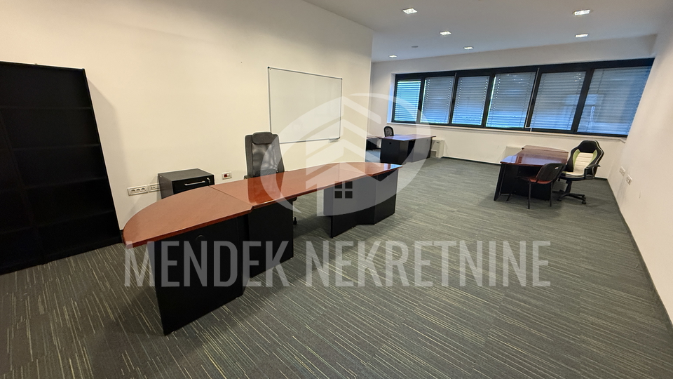UREDSKO PROIZVODNA HALA  3180m2, Varaždin, Jalkovec