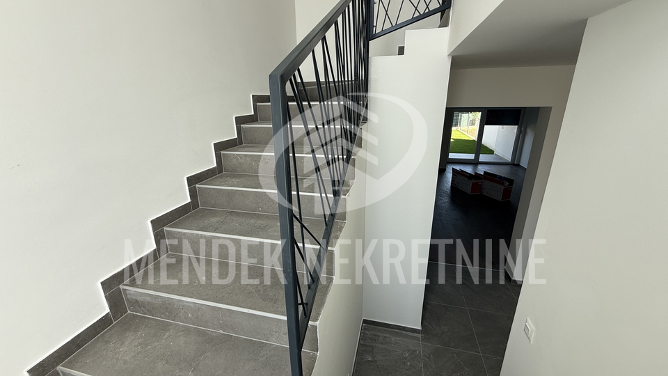 BEZ PROVIZIJE! NOVOGRADNJA! Obiteljski kvart! Kuća u nizu/stan s vrtom, 129,45 m2, prodaja
