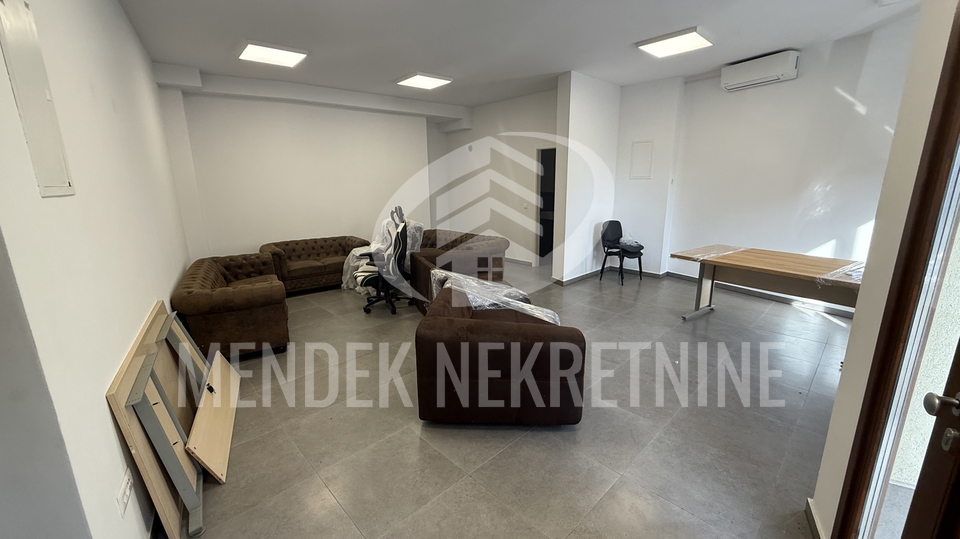 Pisarne&comma; 48 m2&comma; Prodaja&comma; Vara&zcaron;din - Centar