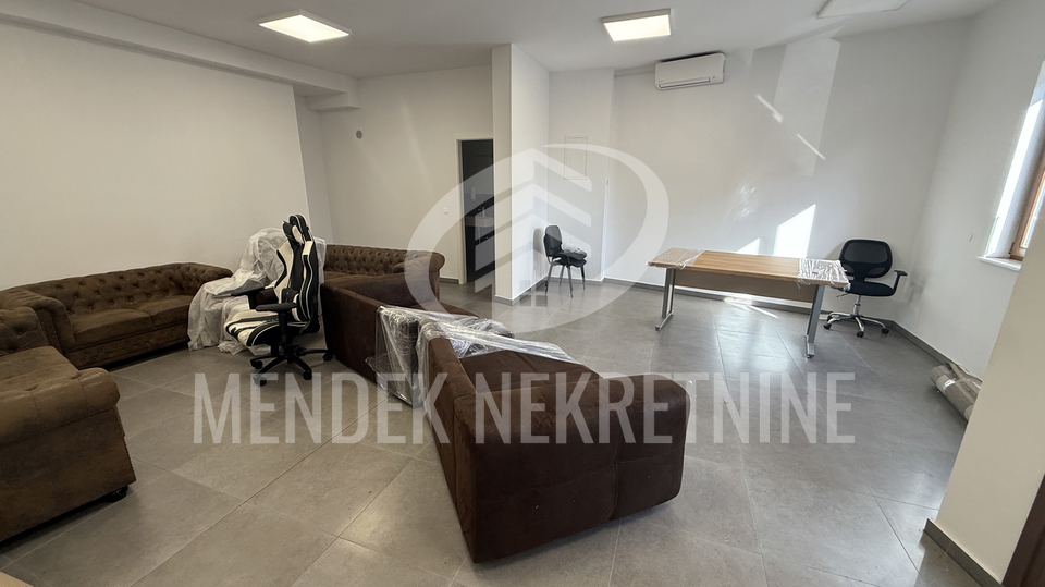 Pisarne&comma; 48 m2&comma; Prodaja&comma; Vara&zcaron;din - Centar