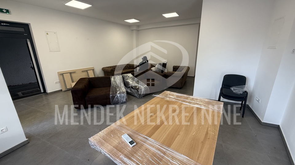 Pisarne&comma; 48 m2&comma; Prodaja&comma; Vara&zcaron;din - Centar