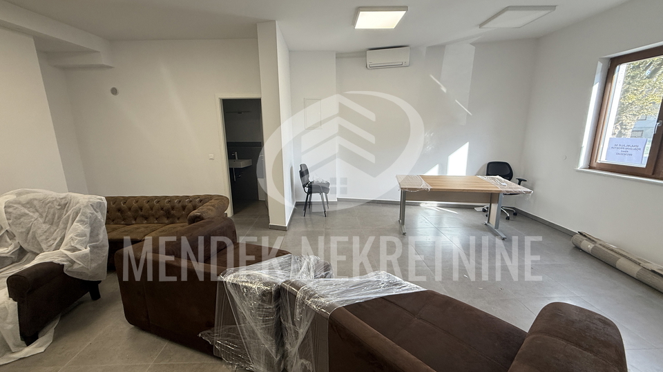 Pisarne&comma; 48 m2&comma; Prodaja&comma; Vara&zcaron;din - Centar