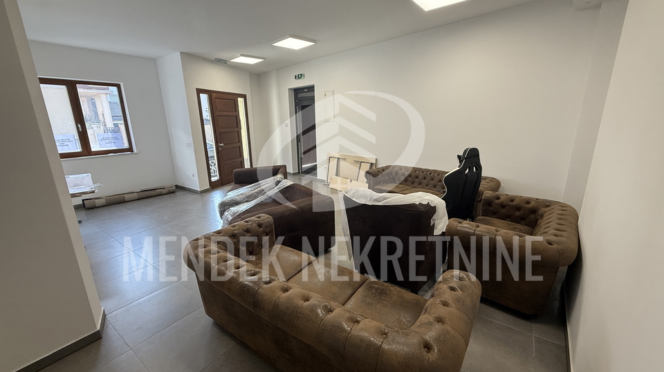 Pisarne&comma; 48 m2&comma; Prodaja&comma; Vara&zcaron;din - Centar