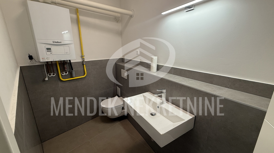 Pisarne&comma; 48 m2&comma; Prodaja&comma; Vara&zcaron;din - Centar