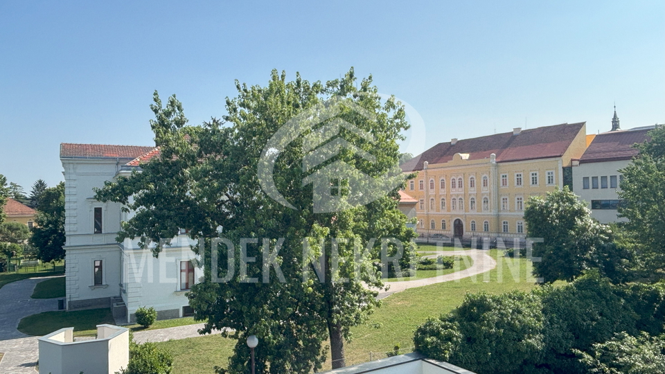 LUKSUZAN STAN SA 2 PARKIRNA MJESTA U STROGOM CENTRU VARAŽDINA !!!
