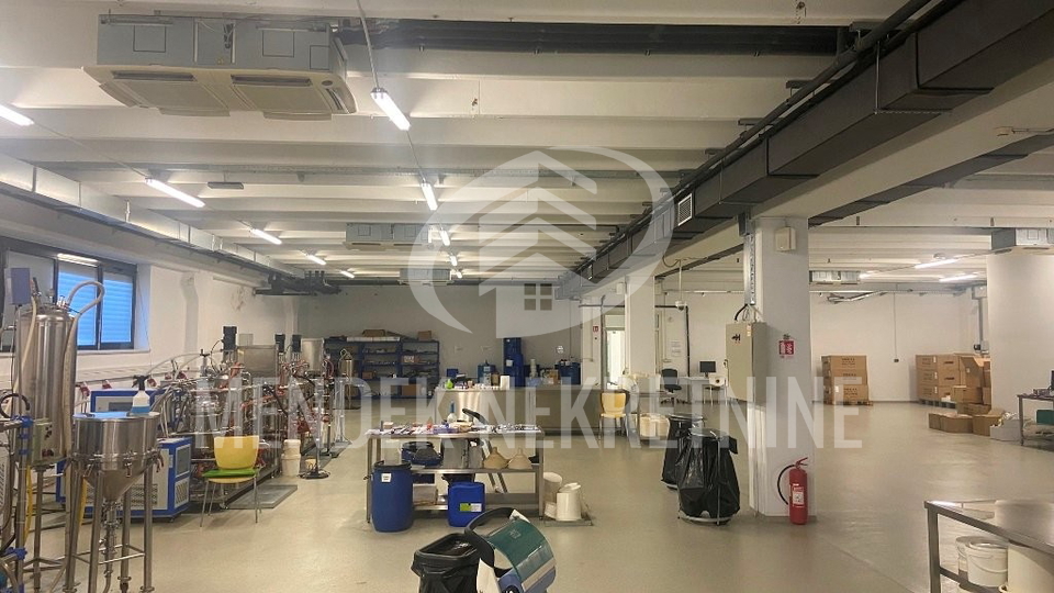 UREDSKO PROIZVODNA HALA  3180m2, Varaždin, Jalkovec