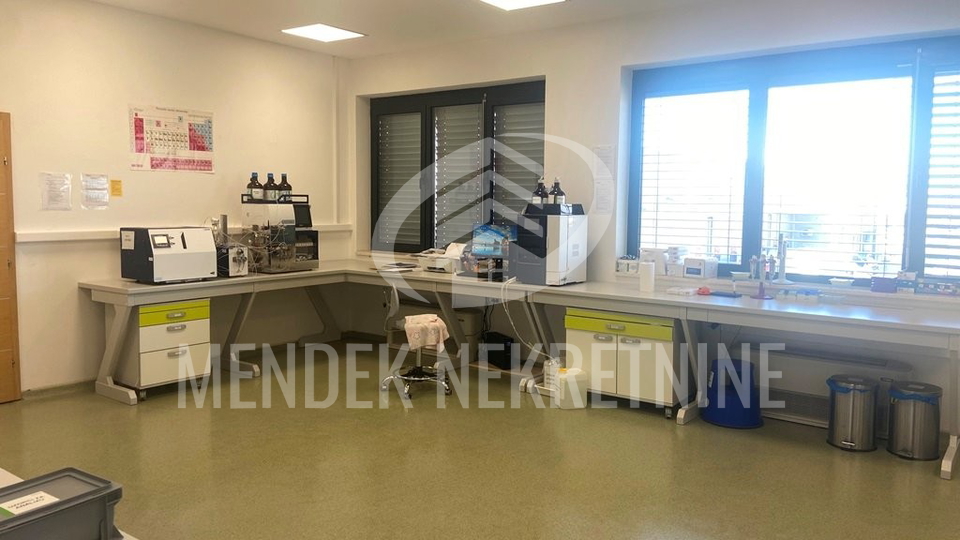 UREDSKO PROIZVODNA HALA  3180m2, Varaždin, Jalkovec