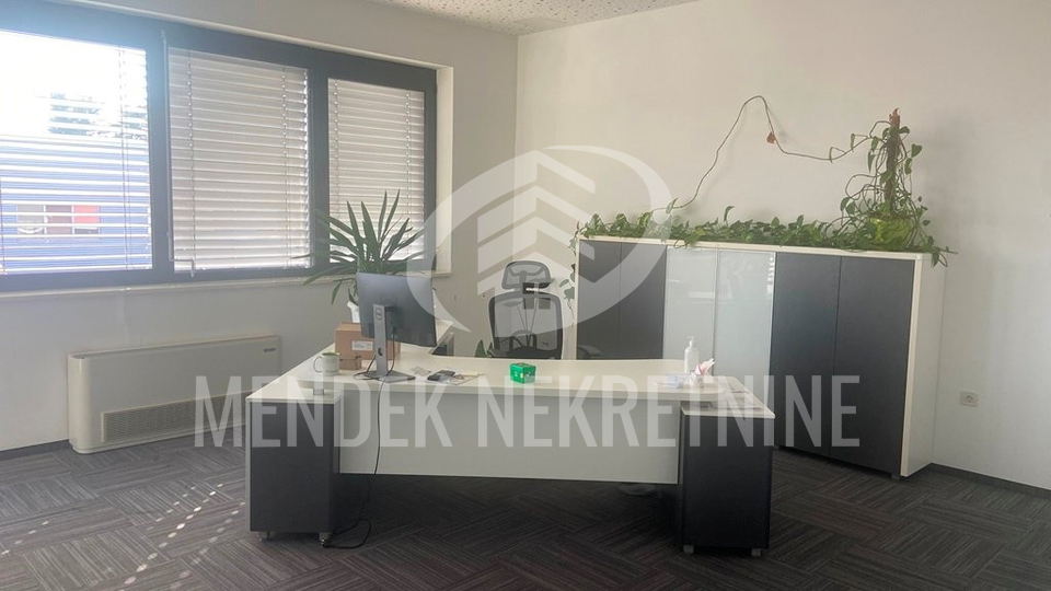 UREDSKO PROIZVODNA HALA  3180m2, Varaždin, Jalkovec