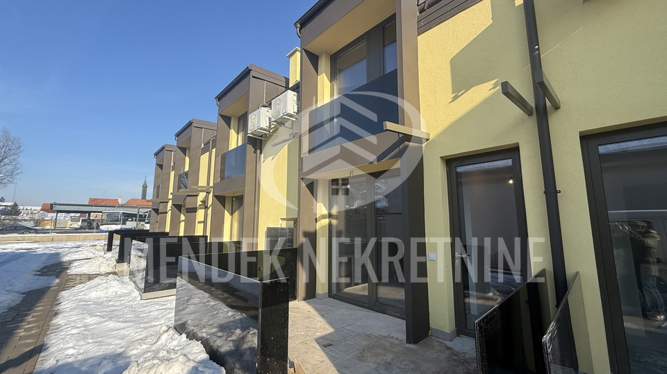 NOVOGRADNJA 80 m2&comma; PARKIRNO MJESTO&comma; CENTAR VARA&Zcaron;DINA&excl;