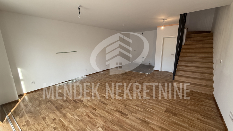 NOVOGRADNJA 80 m2&comma; PARKIRNO MJESTO&comma; CENTAR VARA&Zcaron;DINA&excl;