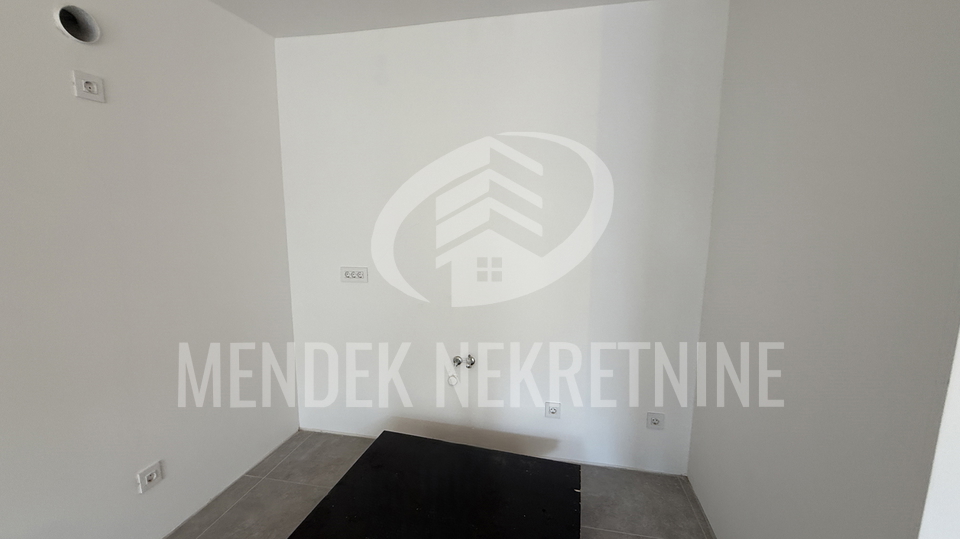 NOVOGRADNJA 80 m2&comma; PARKIRNO MJESTO&comma; CENTAR VARA&Zcaron;DINA&excl;