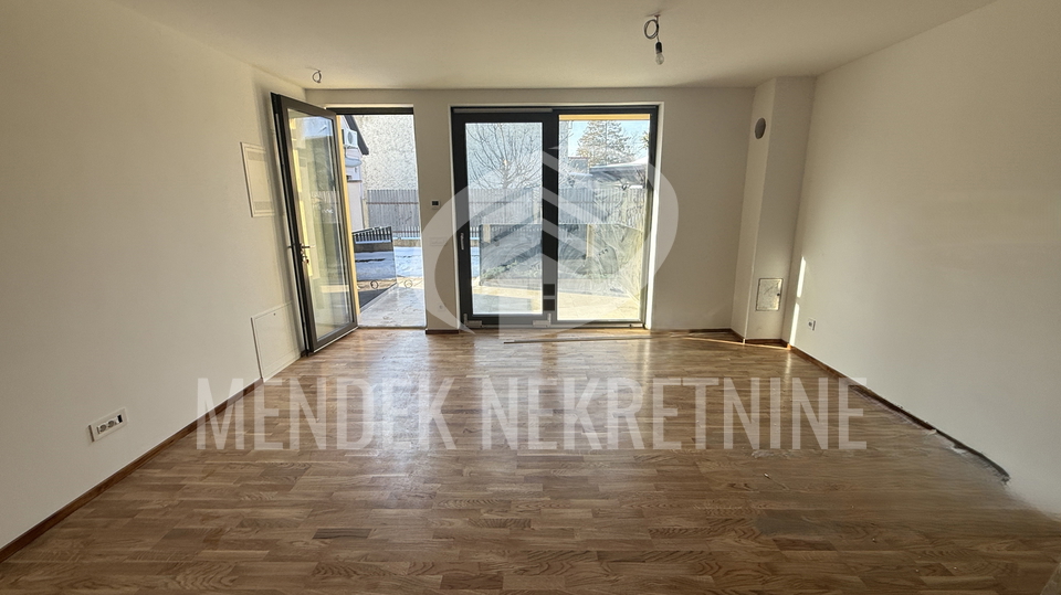 NOVOGRADNJA 80 m2&comma; PARKIRNO MJESTO&comma; CENTAR VARA&Zcaron;DINA&excl;