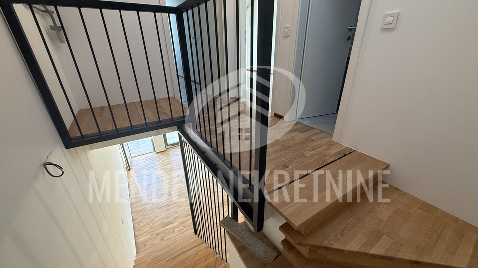 NOVOGRADNJA 80 m2&comma; PARKIRNO MJESTO&comma; CENTAR VARA&Zcaron;DINA&excl;