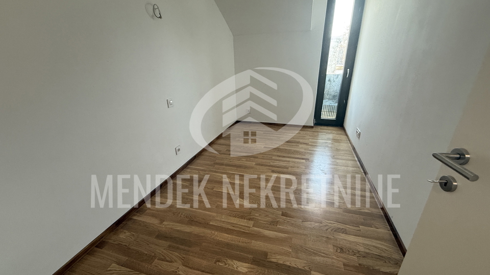 NOVOGRADNJA 80 m2&comma; PARKIRNO MJESTO&comma; CENTAR VARA&Zcaron;DINA&excl;