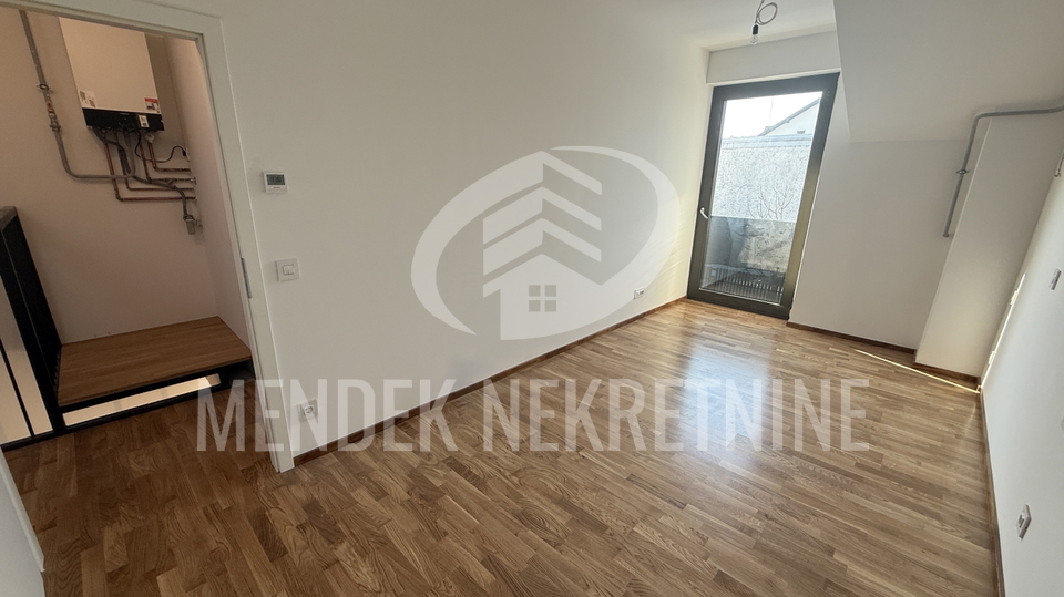 NOVOGRADNJA 80 m2&comma; PARKIRNO MJESTO&comma; CENTAR VARA&Zcaron;DINA&excl;