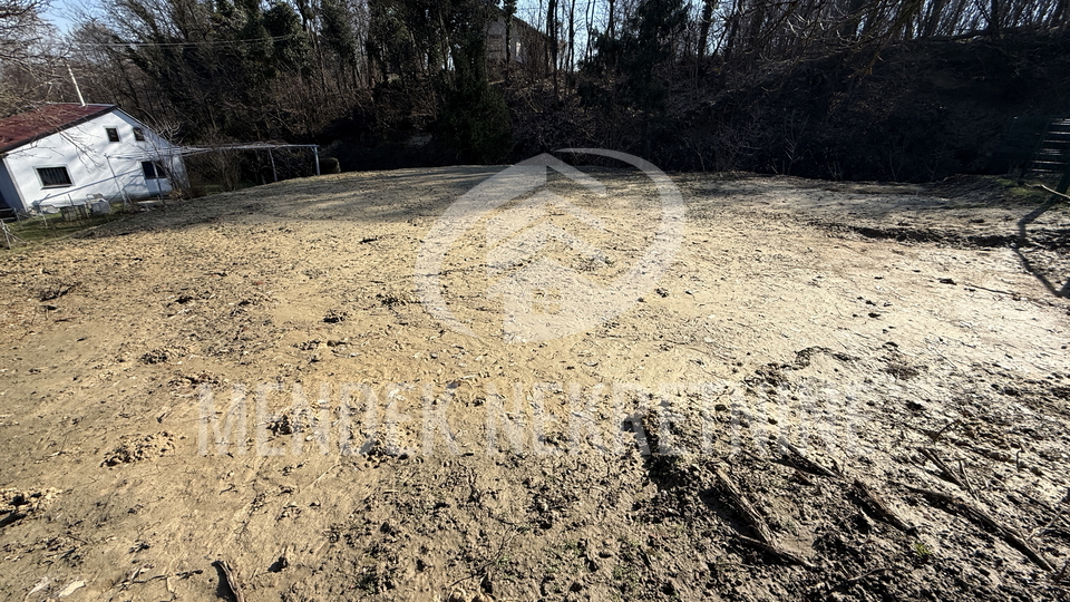 TOP LOKACIJA&comma; GRA&Dstrok;EVINSKO ZEMLJI&Scaron;TE 1600 m2