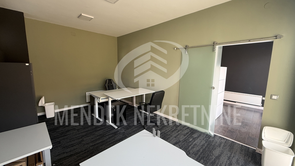 Commercial Property&comma; 60 m2&comma; For Rent&comma; Vara&zcaron;din - Centar