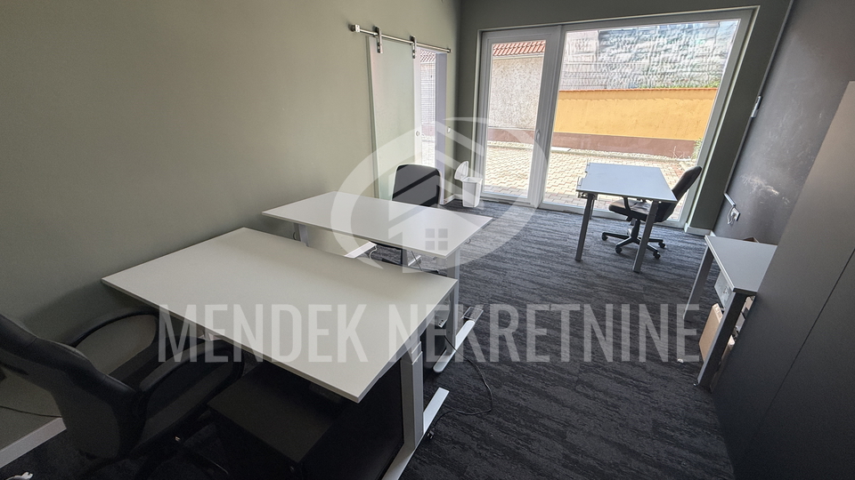 Commercial Property&comma; 60 m2&comma; For Rent&comma; Vara&zcaron;din - Centar