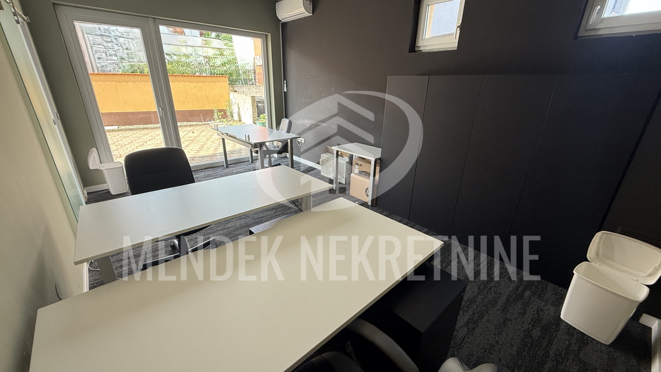 Commercial Property&comma; 60 m2&comma; For Rent&comma; Vara&zcaron;din - Centar