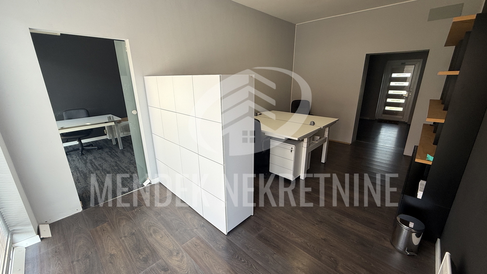 Commercial Property&comma; 60 m2&comma; For Rent&comma; Vara&zcaron;din - Centar