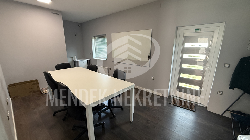 Commercial Property&comma; 60 m2&comma; For Rent&comma; Vara&zcaron;din - Centar