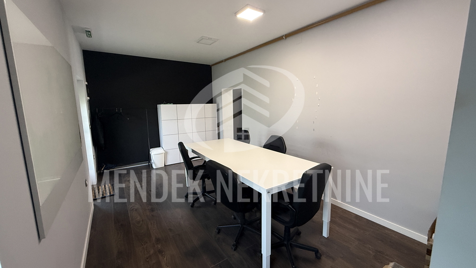 Commercial Property&comma; 60 m2&comma; For Rent&comma; Vara&zcaron;din - Centar