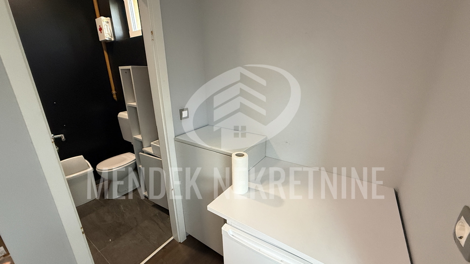 Commercial Property&comma; 60 m2&comma; For Rent&comma; Vara&zcaron;din - Centar