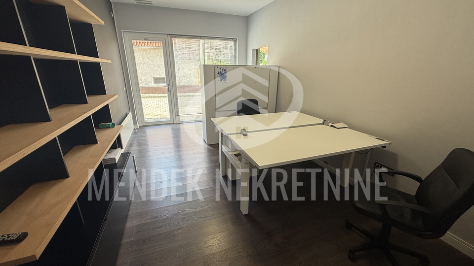 Commercial Property&comma; 60 m2&comma; For Rent&comma; Vara&zcaron;din - Centar