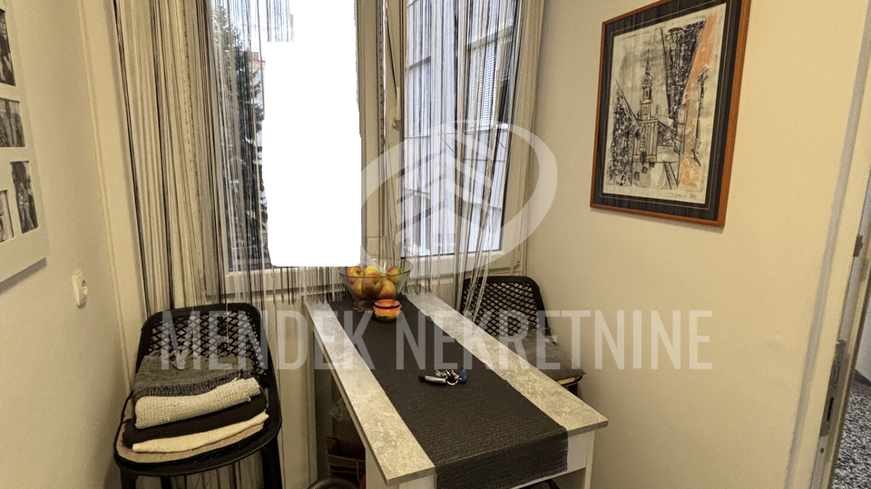 STROGI CENTAR  - STAN SA SPREMIŠTEM