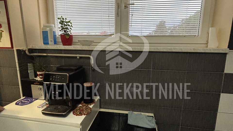 STROGI CENTAR  - STAN SA SPREMIŠTEM