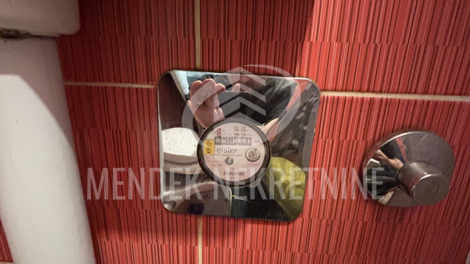 STROGI CENTAR  - STAN SA SPREMIŠTEM