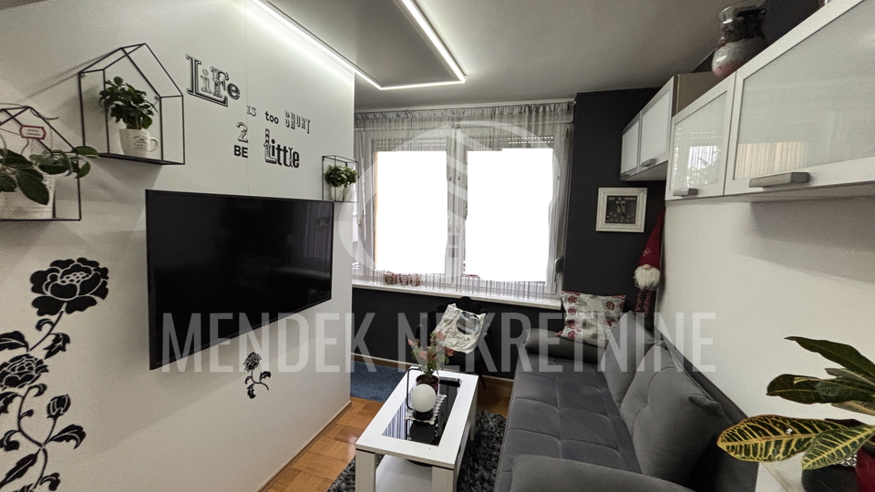 STROGI CENTAR  - STAN SA SPREMIŠTEM