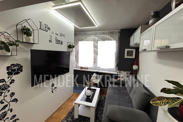 STROGI CENTAR  - STAN SA SPREMIŠTEM