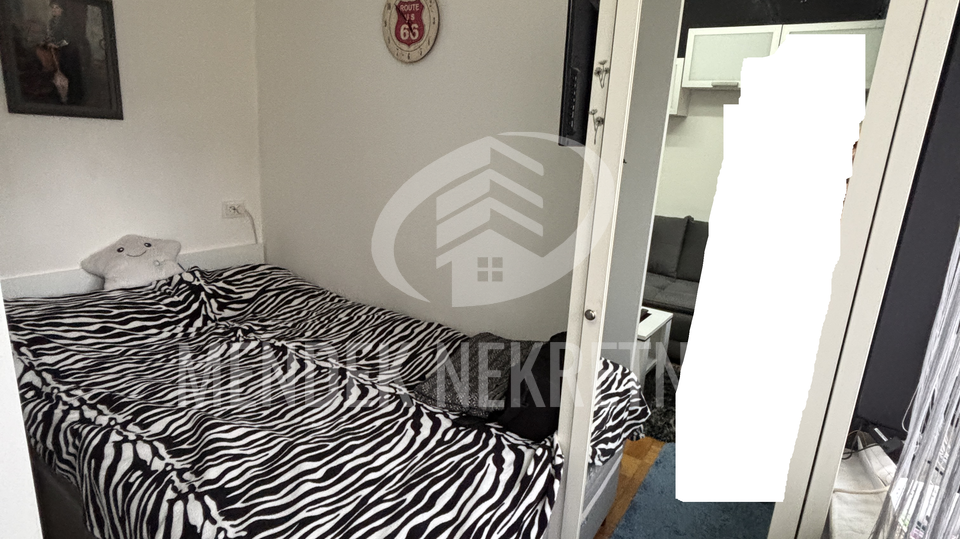 STROGI CENTAR  - STAN SA SPREMIŠTEM