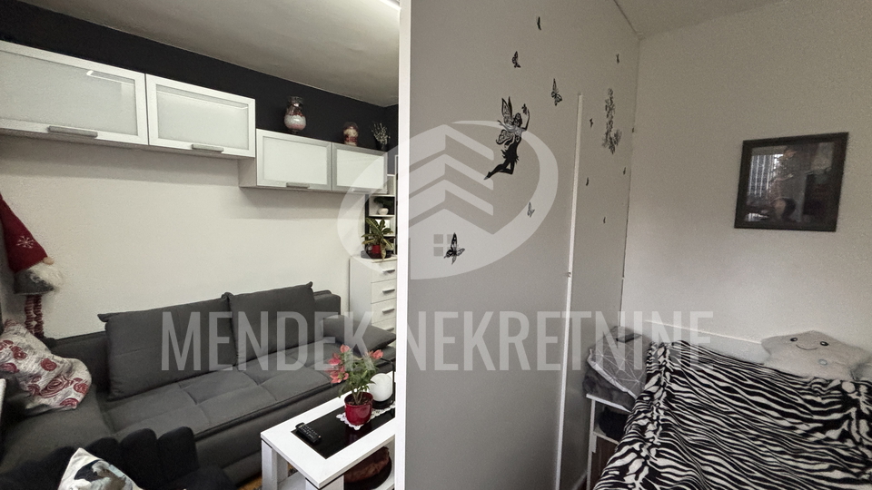 STROGI CENTAR  - STAN SA SPREMIŠTEM