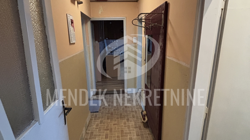 SAMOSTOJEĆA KUĆA U BLIZINI 6. OSNOVNE ŠKOLE