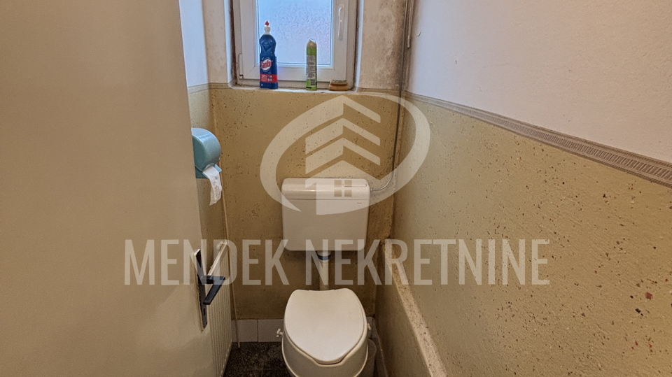 SAMOSTOJEĆA KUĆA U BLIZINI 6. OSNOVNE ŠKOLE