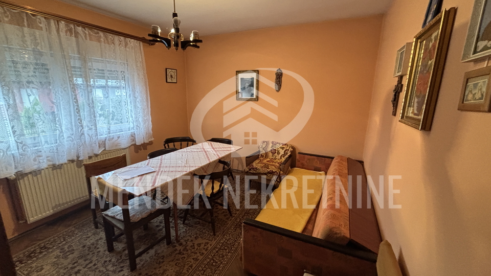 SAMOSTOJEĆA KUĆA U BLIZINI 6. OSNOVNE ŠKOLE