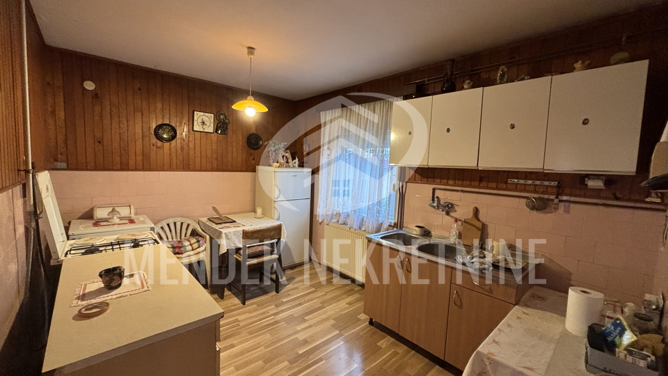 SAMOSTOJEĆA KUĆA U BLIZINI 6. OSNOVNE ŠKOLE