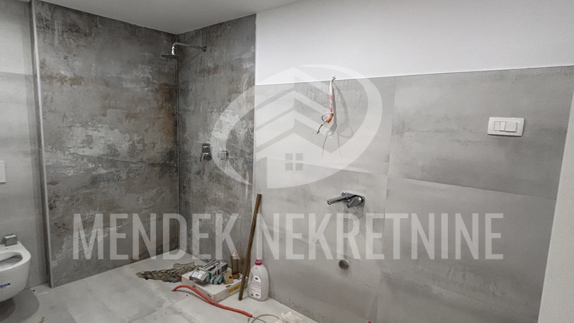 Commercial Property, 226 m2, For Sale, Varaždin - Bronx