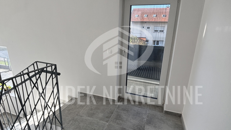 Commercial Property, 226 m2, For Sale, Varaždin - Bronx