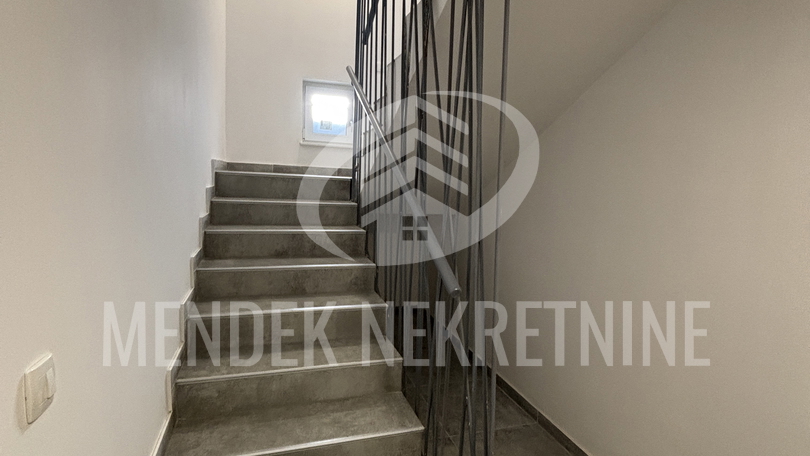 Commercial Property, 226 m2, For Sale, Varaždin - Bronx