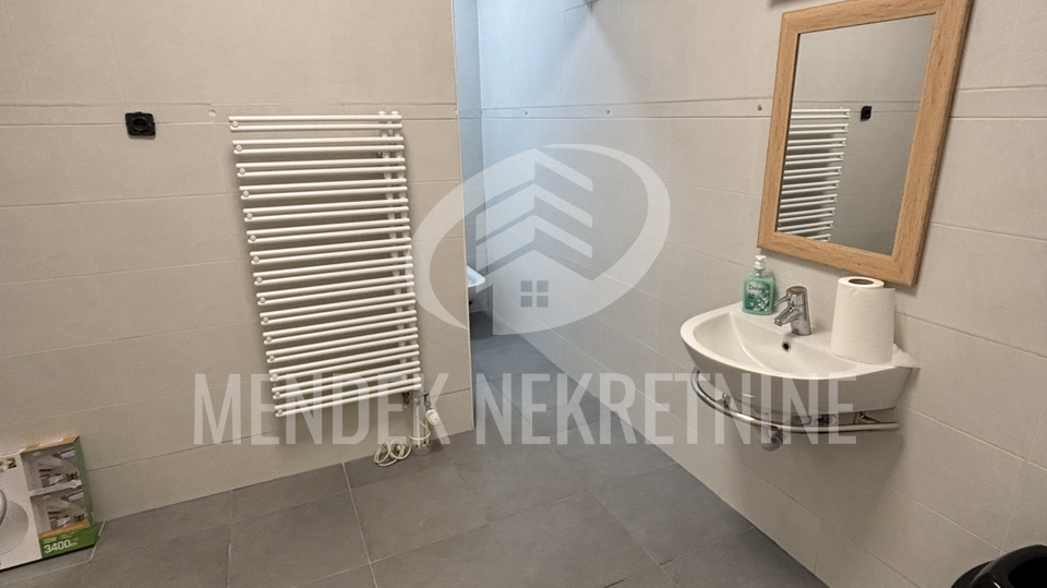 STAN U CENTRU SA PARKINGOM