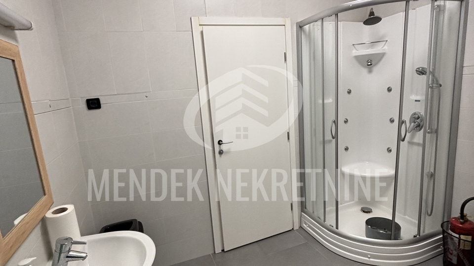 STAN U CENTRU SA PARKINGOM