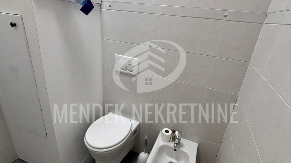 STAN U CENTRU SA PARKINGOM