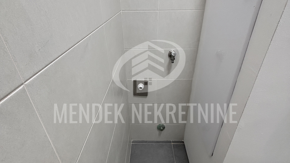 STAN U CENTRU SA PARKINGOM