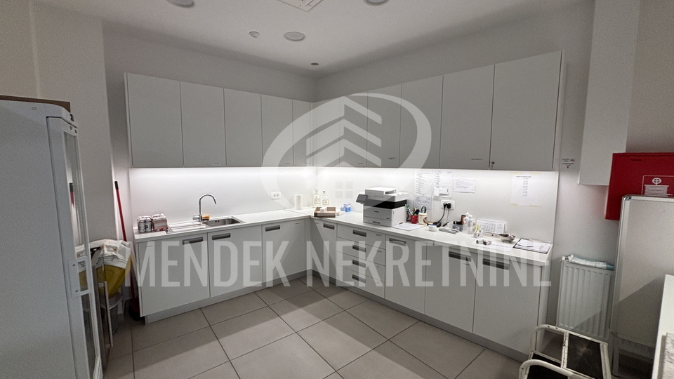 Pisarne&comma; 96 m2&comma; Prodaja&comma; Vara&zcaron;din - Vilka Novaka